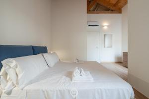 Estay - Lovely Marina Roof