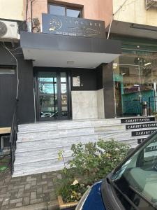 Nunus Central Apartment