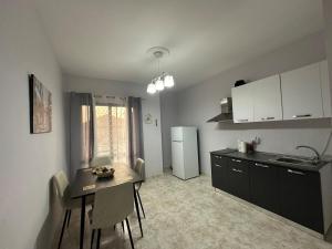Nunus Central Apartment