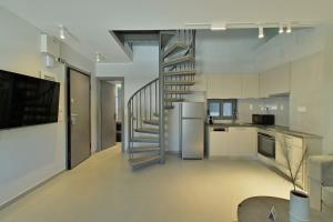 Elegant Duplex Apartment - Daphne