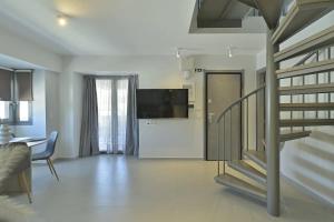 Elegant Duplex Apartment - Daphne