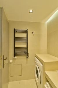 Elegant Duplex Apartment - Daphne