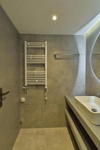 Elegant Duplex Apartment - Daphne