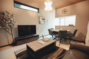New! Direct access to Namba es-Maison今里 新深江駅徒歩2分 広々3LDK一棟貸切 大型駐車場付き 最大11名