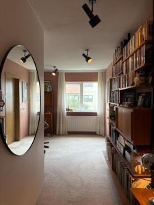 Cozy apartment in Reykjavík by the Sea