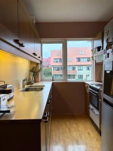 Cozy apartment in Reykjavík by the Sea
