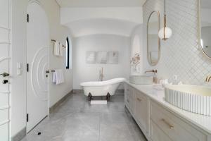 Casa Contenta Canggu - Luxury 5BR Private Pool Villa