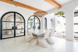 Casa Contenta Canggu - Luxury 5BR Private Pool Villa