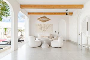 Casa Contenta Canggu - Luxury 5BR Private Pool Villa