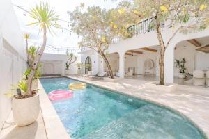 Casa Contenta Canggu - Luxury 5BR Private Pool Villa