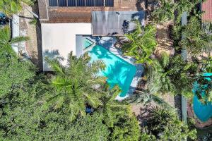 Oakland Park Oasis Heated Pool 4BR Retreat