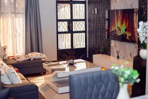 Private 3-Bedroom Bungalow, Guarded House in Moshi