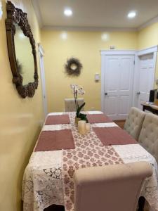 Spacious Stylish, Queen Bedroom (SUNSHINE 4)