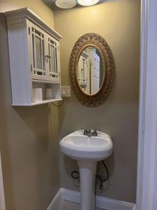 Spacious Stylish, Queen Bedroom (SUNSHINE 4)