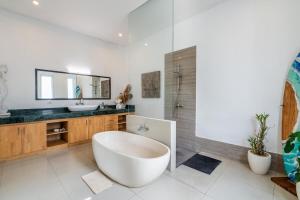 Tropical Oasis Villa, Steps from Seminyak Beach