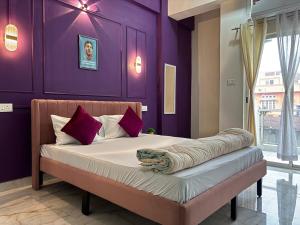Arena with Movie Theatre Room - by BeauMonde Suites