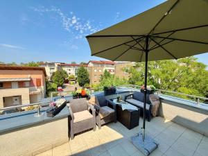Local-Lux Penthouse - Free parking
