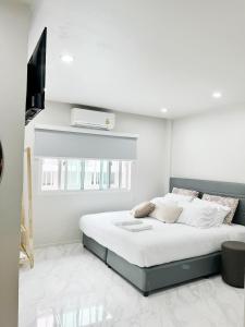 Langsuan Smile Hotel