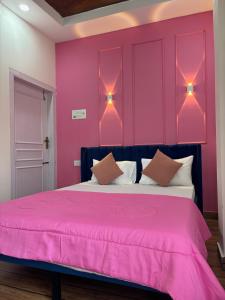 Blush - Tiny Studio - by BeauMonde Studio