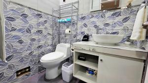 Casa Pacheco 2 - Modern 2BR 1 BA, Walk to Castle and Beach, Secure Parking Included