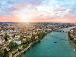 Bright Apartment in central Basel - Special WHITE RABBIT 32 Apartment, Basel, up to 6 guests