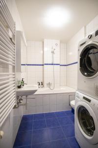 Bright Apartment in central Basel - Special WHITE RABBIT 32 Apartment, Basel, up to 6 guests