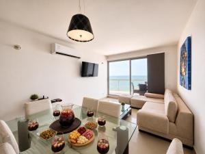 Oceanfront 2BR with Balcony near Walled City