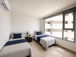 Oceanfront 2BR with Balcony near Walled City