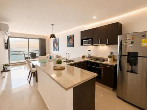 Oceanfront 2BR with Balcony near Walled City