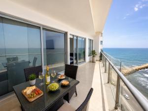 Oceanfront 2BR with Balcony near Walled City