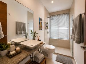 Oceanfront 2BR with Balcony near Walled City