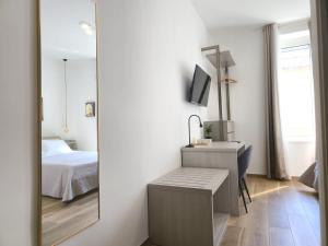 Rooms & Tours