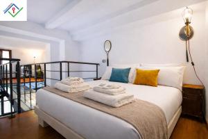 The Glassbridge - Design Loft con Patio Privato vicino Stazione e Tram