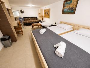 Greek Apartments DAV