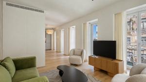 Spacious 1-bedroom Apartment with City Views