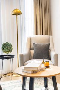 Elegant 1BR Bright Modern Living