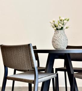 Elaia Luxury Selections - Blue Pearl