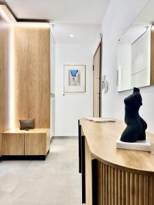 Elaia Luxury Selections - Blue Pearl