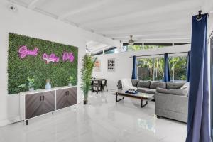 Tropical Private Pool Home FirePit and Arcades