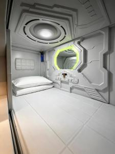 Mars respawn hotel