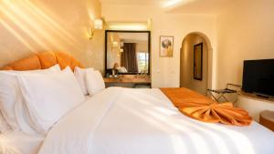 Intouriste Hotel & Suites