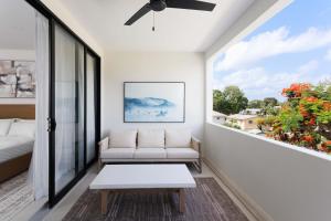 New CHIC 2BR Villa Walk to Beach Pool & Terrace