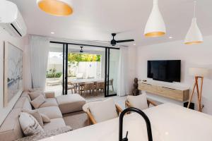 New CHIC 2BR Villa Walk to Beach Pool & Terrace
