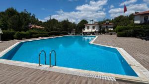 The Village 2 Bedroom Detached Villa with Shared Pool