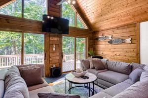 Lakefront home with boat mooring, deck, hot tub, game room & fast WiFi - dogs OK
