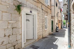 Mediterranean Townhouse - Old Town & Bačvice Beach