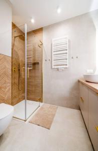 Apartament Vidok 216 by Warmia4Rent, z widokiem na jezioro