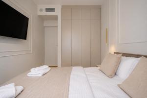 Apartament Vidok 216 by Warmia4Rent, z widokiem na jezioro