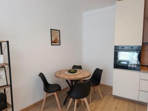 Golden Moon Oasis Scandi Design and Vodno Views