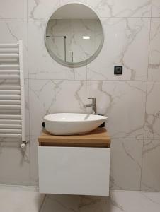 Golden Moon Oasis Scandi Design and Vodno Views